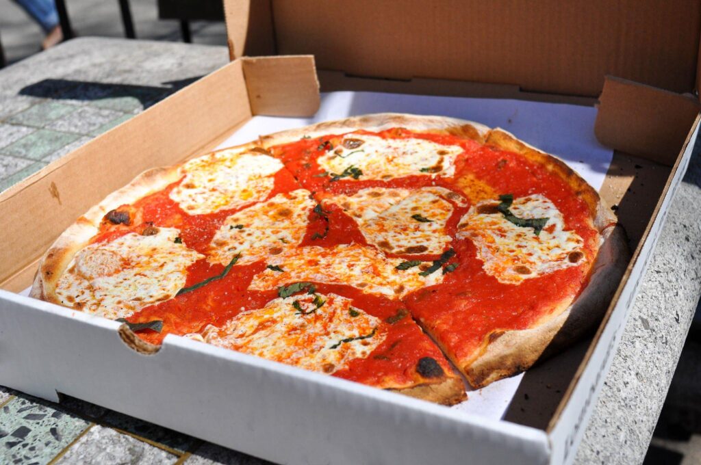 What Is New York Style Pizza? - The Quintessential New York Slice: A Culinary Icon